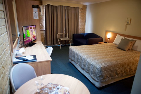 Forest Lodge Motor Inn And Restaurant - Accommodation Australia 2