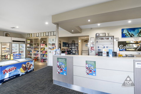 Geraldton Belair Gardens Caravan Park - Australia Shopping 0