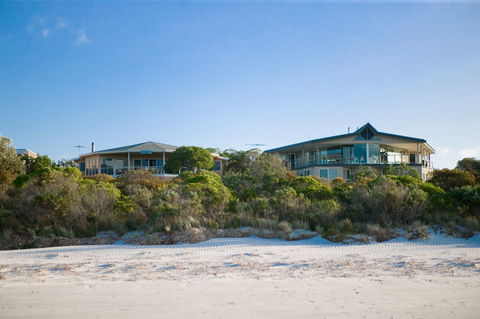 Island Beach Lodge - Local Tourism 0