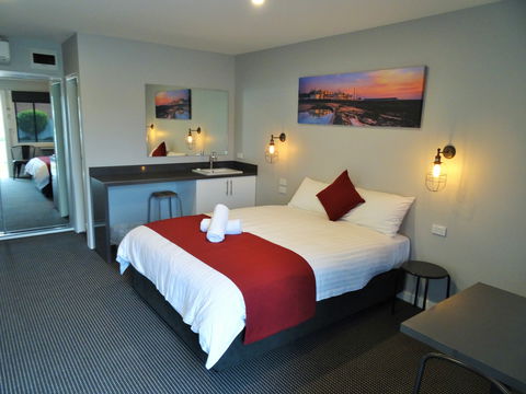 Merewether Motel - Local Tourism 1