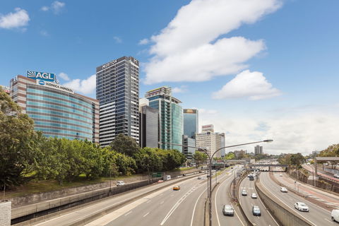 Meriton Suites North Sydney - Local Tourism 0