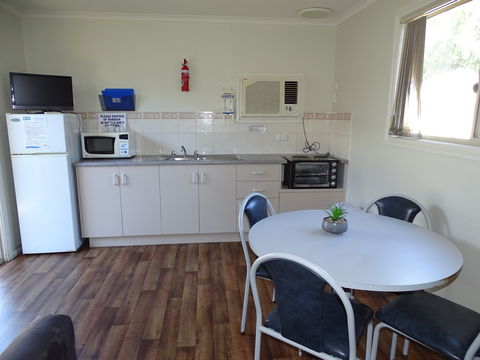 Moonta Bay Cabins - Cabin 2 - Australia Shopping 1