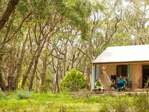 Mount Lofty Cottage YHA - Local Tourism 1