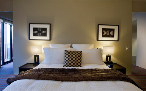 Overlooking The City's Silhouette - Accommodation Australia 1