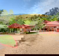 Pine Crest - Accommodation Australia