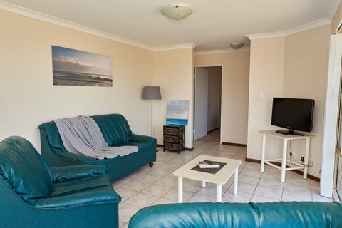 Preston Beach Front Apartment - Local Tourism 2