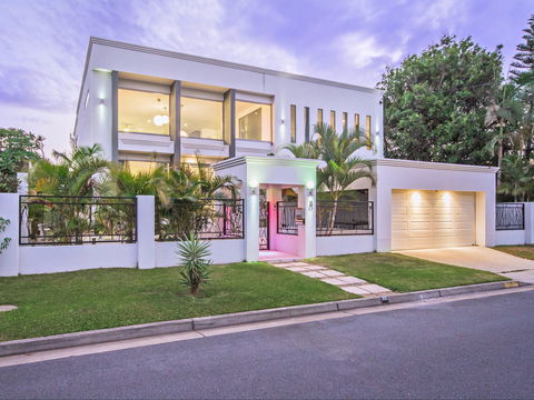 Riviera Waters Broadbeach - Vogue Holiday Homes - Accommodation Australia 0