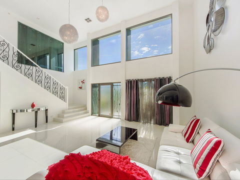 Riviera Waters Broadbeach - Vogue Holiday Homes - Accommodation Australia 1