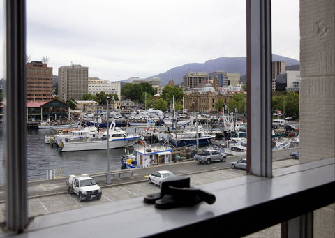 Sullivans Cove Apartments - Harbourside - Local Tourism 1