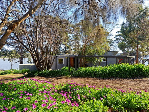 Taylors Bay Cottage - Local Tourism 0