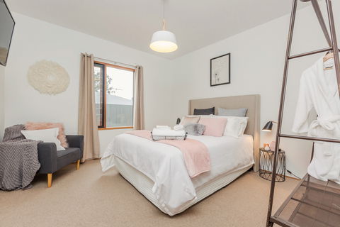 The Oak Nest Luxury Retreat - Bed n Breakfasts 1