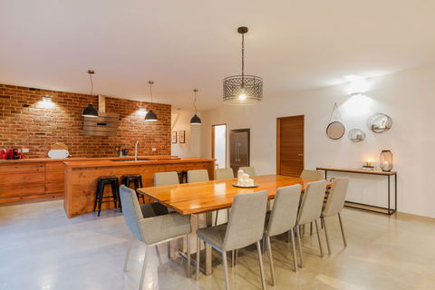 The Oak Nest Luxury Retreat - Bed n Breakfasts 2