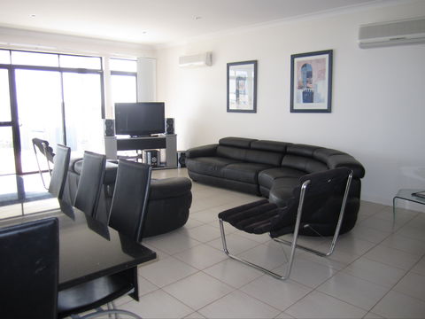 The Waterfront Dolphin - Accommodation Australia 0