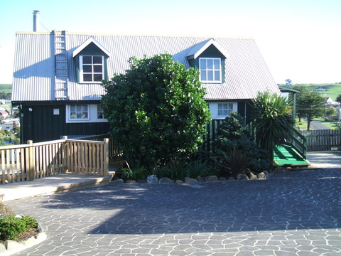 Touchwood Cottages & Gallery & Cafe - Accommodation Australia 2