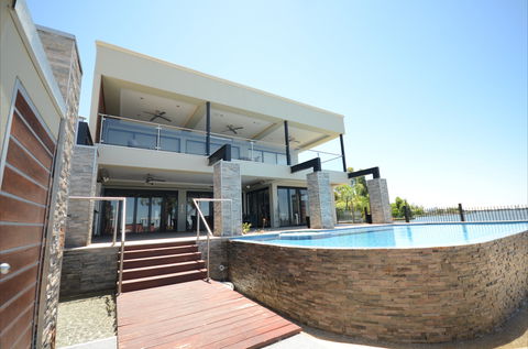 Waterfront Holiday Houses - Accommodation Australia 2