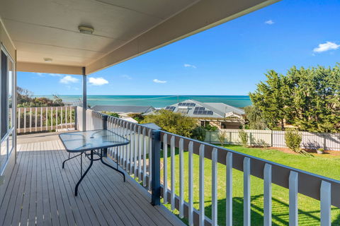 Whaler's Retreat - Local Tourism 0