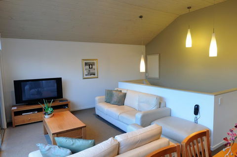 The Victoria Port Fairy - Accommodation Australia 7