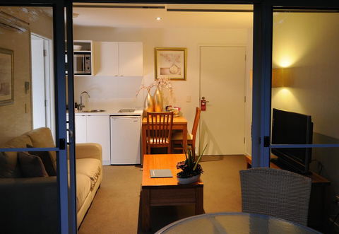 The Victoria Port Fairy - Accommodation Australia 9