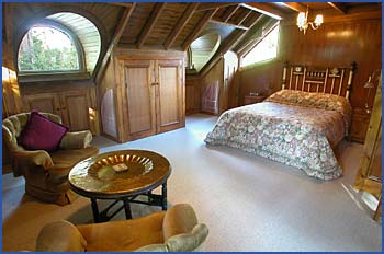 A Camelot Tower And Penthouse - Accommodation Australia 0