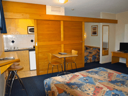 Airolodge International Motel - Bed n Breakfasts 2