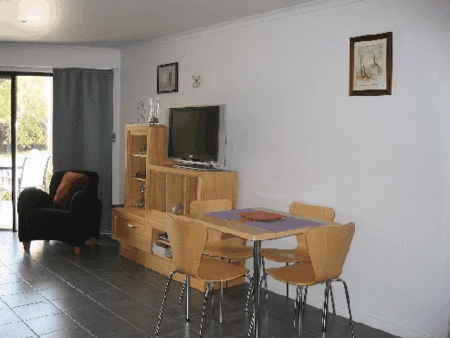 Wrens On Glenelg - Accommodation Australia 3