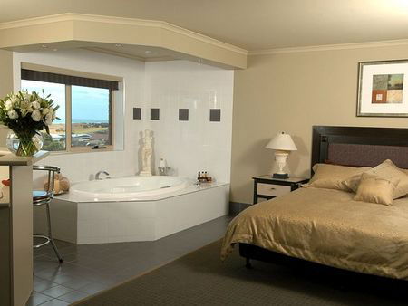 Comfort Inn On Raglan - Local Tourism 1