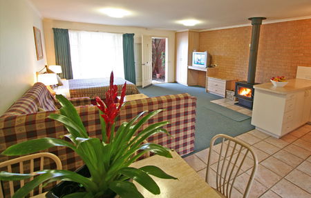 Beachcomber Motel And Apartments - Local Tourism 4