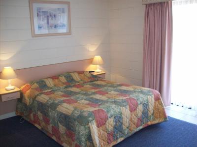 Black Swan Motor Inn - Accommodation Australia 4