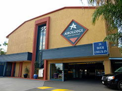 Airolodge International Motel - Bed n Breakfasts 3