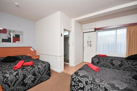 Barclay On View Motor Inn - Local Tourism 1