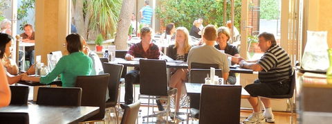 Oscar's Hotel & Cafe Bar - Accommodation Australia 3