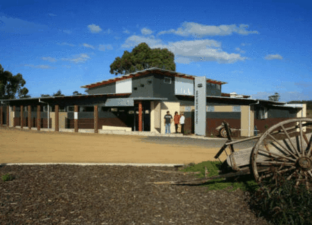 Swansea Backpacker Lodge - Local Tourism 3