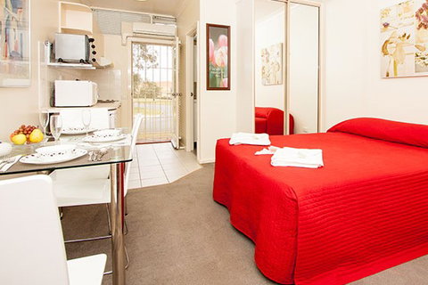 Canberra Short Term & Holiday Accommodation - Bed n Breakfasts 0