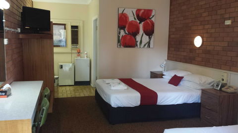 AA Hilldrop Motor Inn - Local Tourism 3