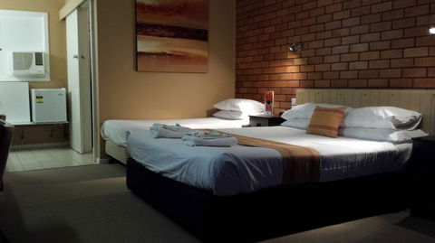 AA Hilldrop Motor Inn - Local Tourism 5
