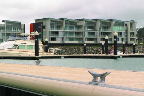 Peninsula Airlie Beach - Australia Shopping 0