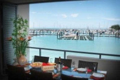 Peninsula Airlie Beach - Australia Shopping 2