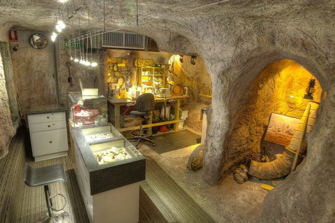 Unique Opal And Diamond Mine  - The Underground Opal Mine - Bed n Breakfasts 1