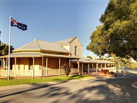 Tjilbruke Trail, Monument And Kingston Park Coastal Reserve - Accommodation Australia 0