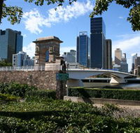 Former Victoria Bridge Abutment Memorial - Accommodation Australia