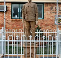Soldier Statue Memorial Chinchilla - Local Tourism
