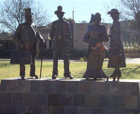 Dad, Dave, Mum And Mabel - Accommodation Australia 3