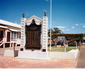 Gayndah War Memorial - Accommodation Australia 0