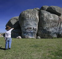 Thunderbolts Rock - Accommodation Australia