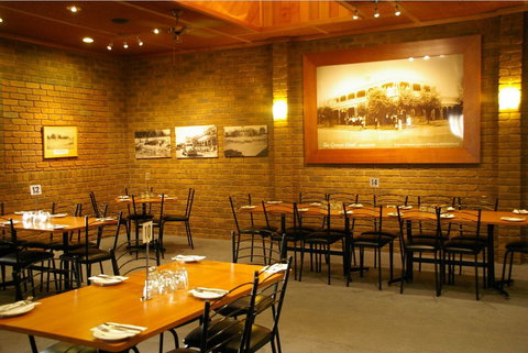 Crown Hotel Wentworth - Local Tourism 4