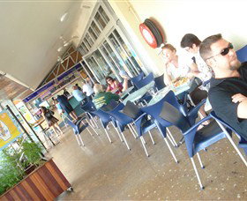 Beachfront Hotel - Accommodation Australia 3