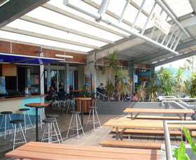 Beachfront Hotel - Accommodation Australia 1