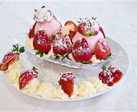 The Big Strawberry - Accommodation Australia 3