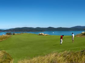 Hamilton Island Golf Club - Bed n Breakfasts 0