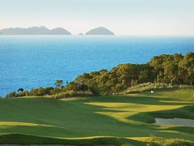 Hamilton Island Golf Club - Bed n Breakfasts 1